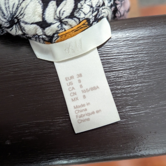 Flower print knee length dress. - Picture 4 of 4